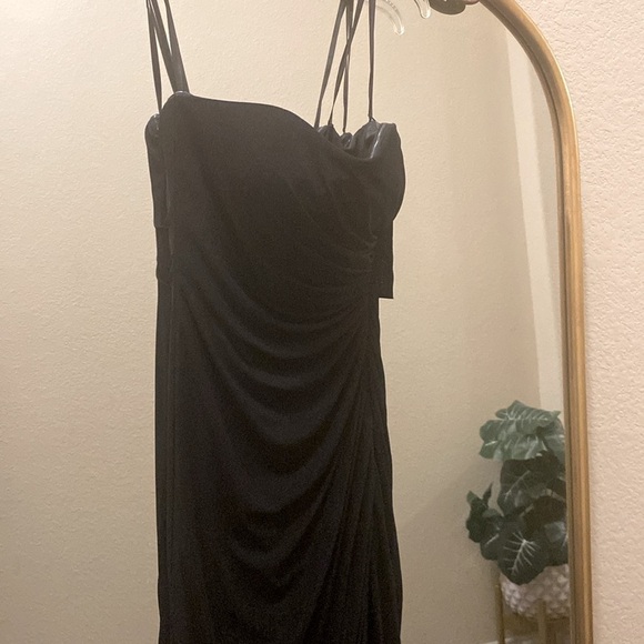 La Femme Strapless, Ruched, High Slit, Sweep Train, Black Evening Gown Size 4 - Picture 3 of 16